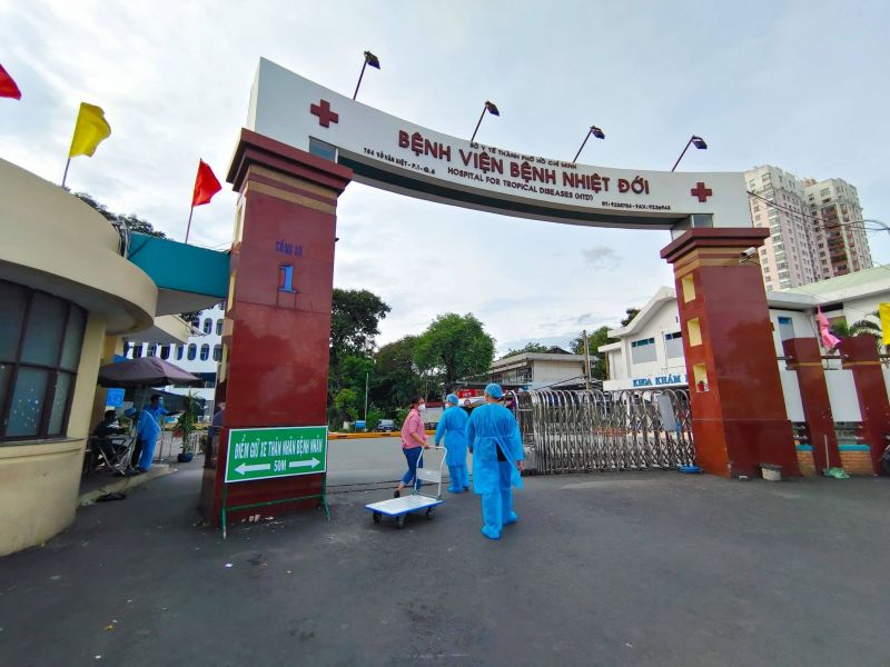 TP.HCM: 3 nhân viên Bệnh viện Bệnh nhiệt đới nghi nhiễm Covid-19