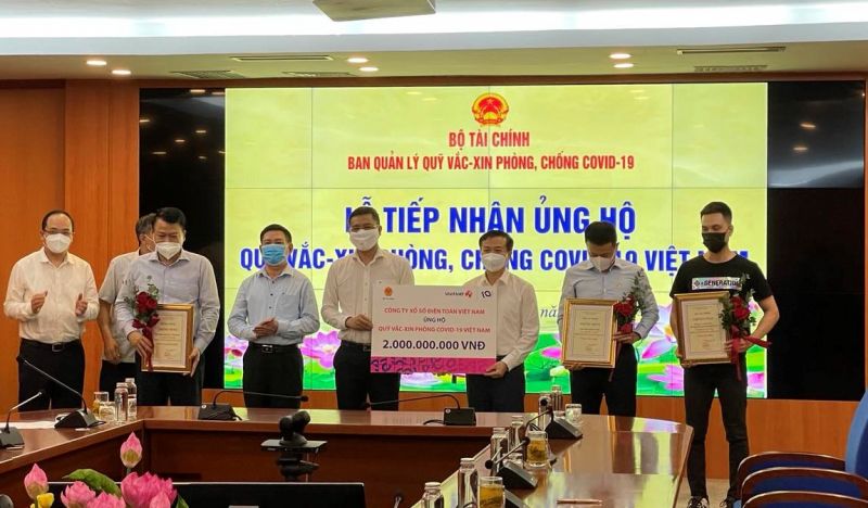 Vietlott ủng hộ 2 tỉ đồng vào Quỹ Vaccine phòng chống Covid-19