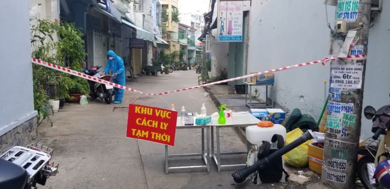 Phong tỏa nơi ở của 2 nhân viên bệnh viện Bệnh nhiệt đới TPHCM nhiễm COVID-19