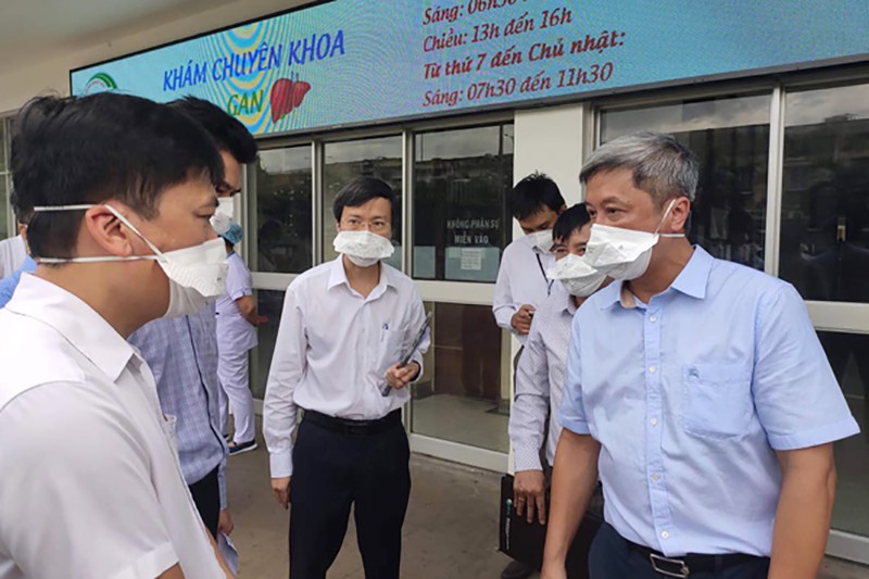 Thứ trưởng Bộ Y tế Nguyễn Trường Sơn làm Trưởng Bộ phận Thường trực đặc biệt hỗ trợ chống dịch Covid-19 tại TP.HCM