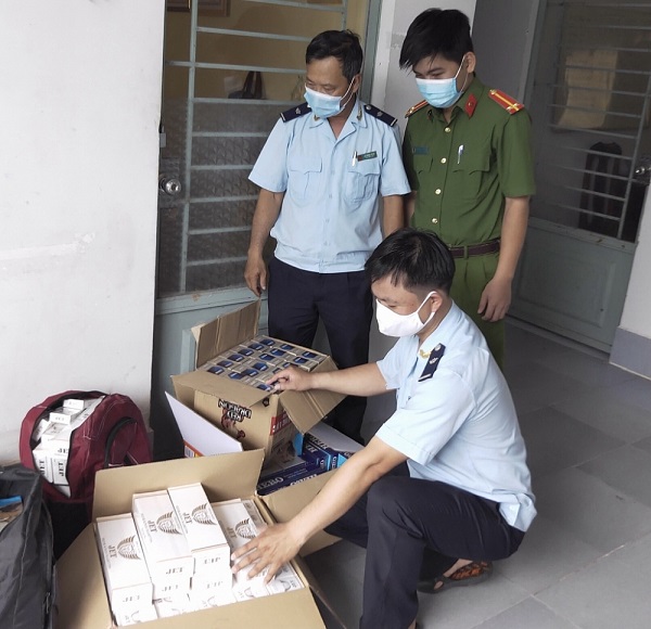 Đồng Tháp: Thu giữ 1.700 bao thuốc lá nhập lậu