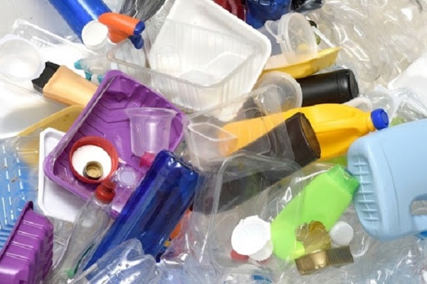 EU hạn chế nhập khẩu một số đồ nhựa dùng một lần (Ảnh minh họa)