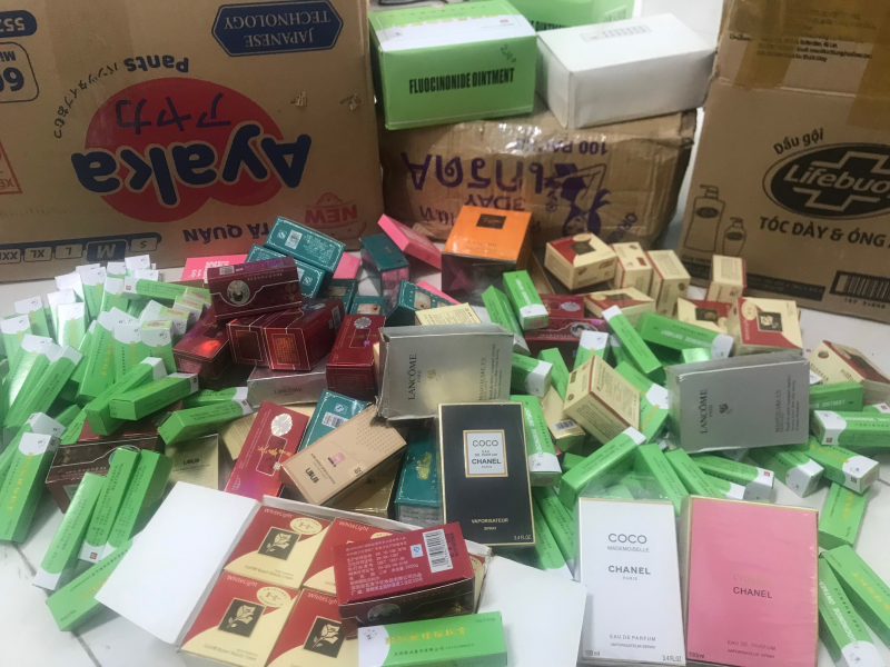 Lực lượng chức năng tỉnh Bình Thuận vừa tiêu hủy 348 sản phẩm mỹ phẩm các loại và xử phạt vi phạm hành chính 20 triệu đồng đối với hành vi kinh doanh hàng hóa nhập lậu trên địa bàn huyện Hàm Tân, thị xã La Gi