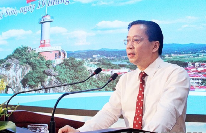 Chủ tịch HĐND tỉnh Hoàng Văn Nghiệm phát biểu tại lễ trao giải