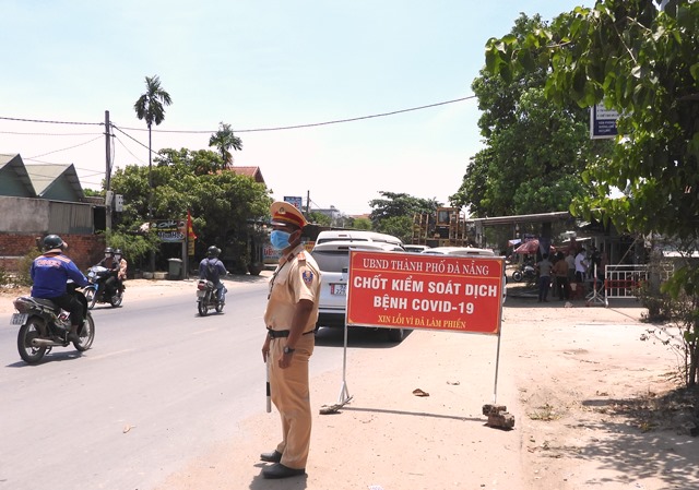Vì sao tài xế từ TP.HCM vào TP. Đà Nẵng “lọt” các chốt chặn dịch?