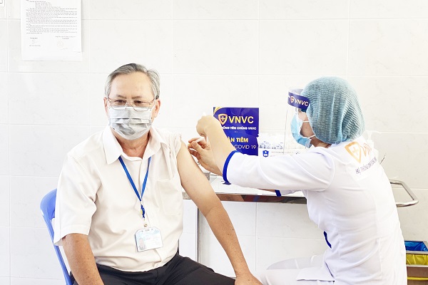 Chiến dịch tiêm chủng vắc xin COVID-19 thần tốc sẽ tiêm chủng rộng rãi cho các đối tượng ưu tiên tại TP.HCM
