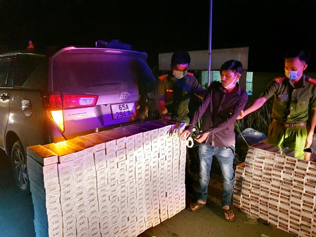 Tạm giữ hình sự đối tượng vận chuyển 7.000 bao thuốc lá ngoại nhập lậu