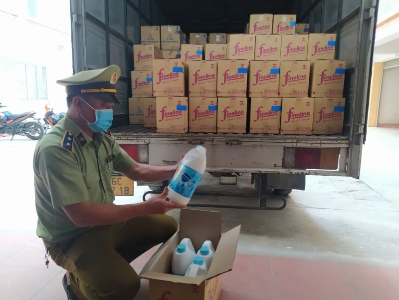Thái Nguyên: Thu giữ hơn 1.000 can nước giặt D-nee, FineLine không rõ nguồn gốc