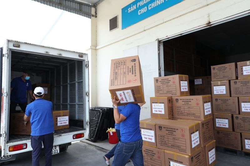 Lô hàng 500.000 bơm kim tiêm đầu tiên trong gói tài trợ đã được vận chuyển đến TP Hồ Chí Minh trong ngày 21/6 vừa qua.