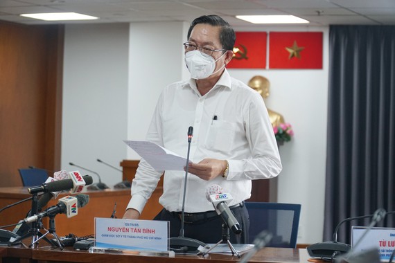 Ông Nguyễn Tấn Bỉnh – Giám đốc Sở Y tế TPHCM - thông tin tại cuộc họp. Ảnh: KT