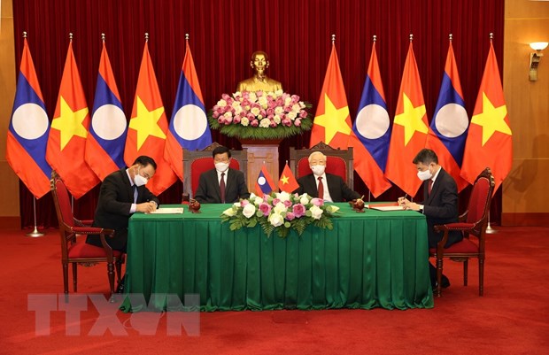 Lễ ký Thỏa thuận hợp tác giữa hai Văn phòng Trung ương của hai Đảng giai đoạn 2021-2025. (Ảnh: Trí Dũng/TTXVN)