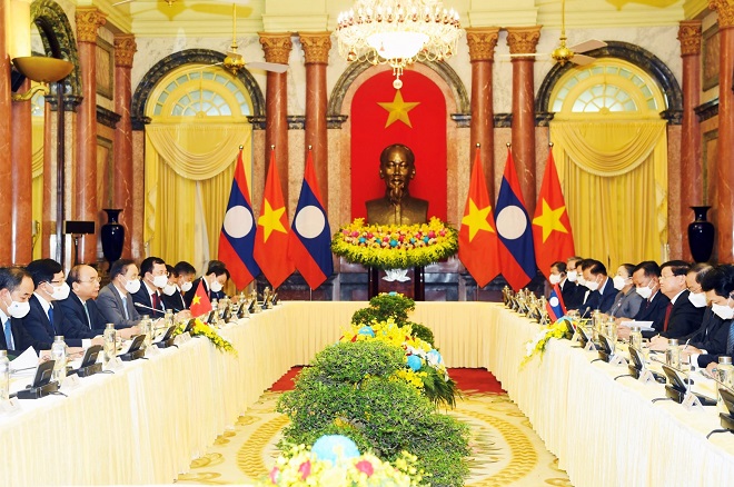 Chủ tịch nước Nguyễn Xuân Phúc hội kiến với Tổng Bí thư, Chủ tịch nước Lào Thongloun Sisoulit