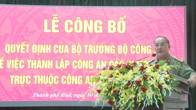 Đại tá Lê Văn Vũ, Phó giám đốc công an tỉnh công bố các quyết định