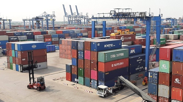 Cục Hải Qan TP. HCM trong 6 tháng qua đạt 15,715 container trước thông quan, trong đó số container được soi chiếu trước là 12,319 container