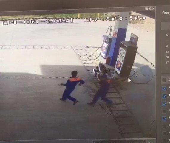 Camera ghi lại hình ảnh Thảo tưới xăng vào nhân viên cây xăng
