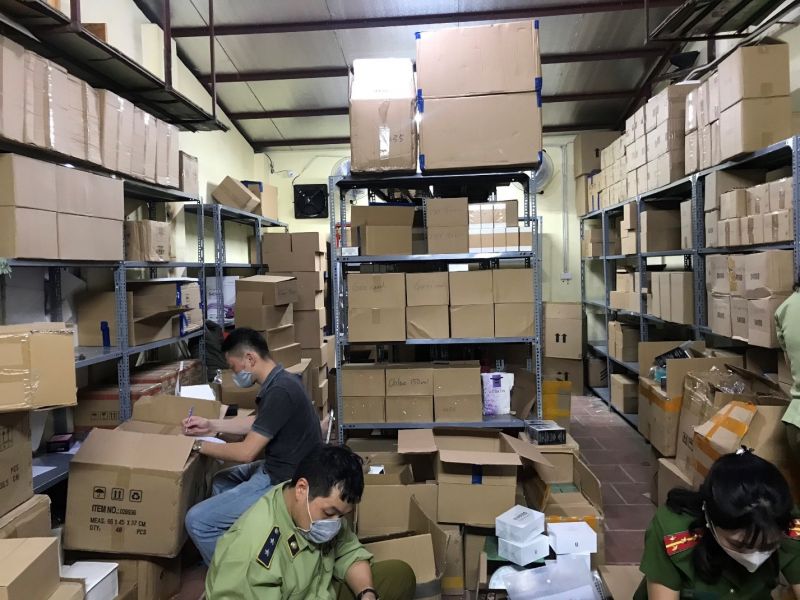 Thông tin về việc phát hiện kho hàng mỹ phẩm “khủng” nghi giả mạo các nhãn hiệu nổi tiếng