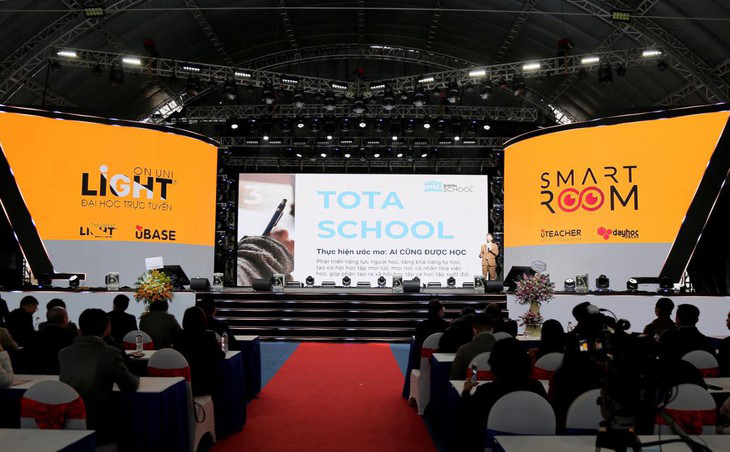 Buổi giới thiệu nền tảng hỗ trợ việc dạy học trực tuyến của SmartROOM tại Khu công nghệ cao Hòa Lạc tháng 1/2021.