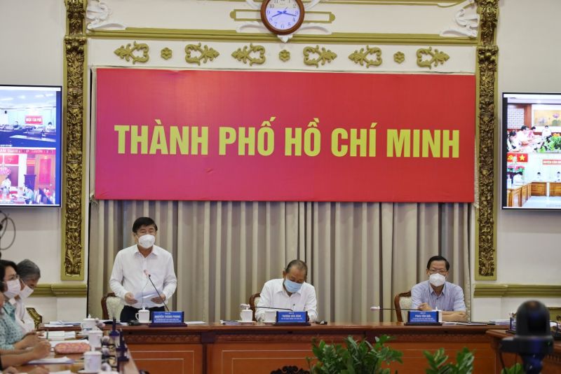 Chủ tịch UBND TPHCM Nguyễn Thành Phong kết luận cuộc họp giao ban về tình hình dịch bệnh trên địa bàn ngày 2/7/2021. Ảnh: Trung tâm Báo chí TP.HCM