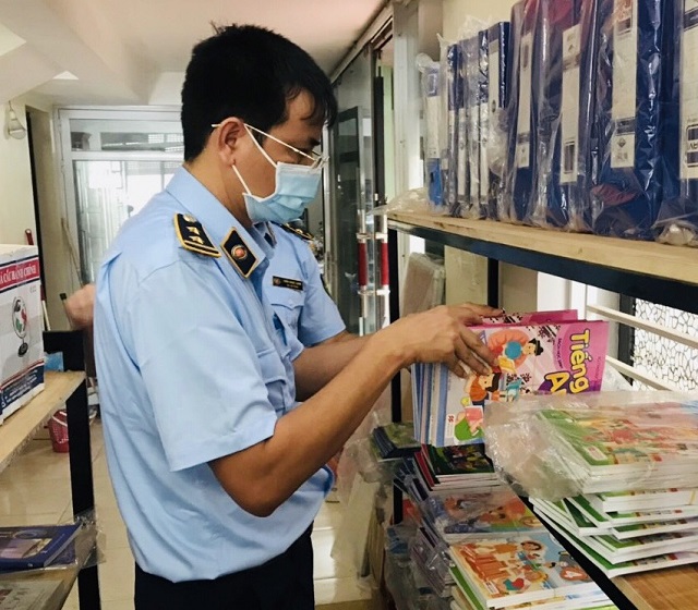 Vĩnh Phúc tạm giữ hơn 140 cuốn sách tiếng Anh không rõ nguồn gốc