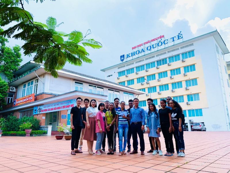 Sinh viên quốc tế đang học tập và nghiên cứu khoa học tại Khoa Quốc Tế - Đại học Thái Nguyên