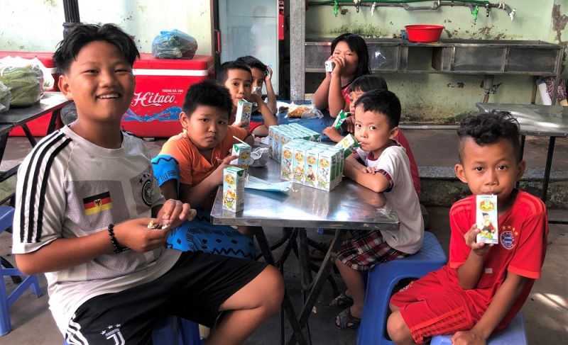 Những hộp sữa của chương trình Quỹ sữa Vươn cao Việt Nam năm 2021 đã đến với trẻ em khó khăn tại Cần Thơ