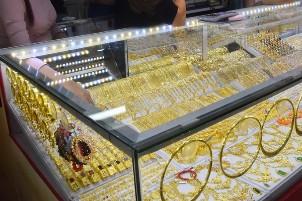 Giá vàng ngày 7/7: Vàng vượt ngưỡng 1.800 USD/ounce