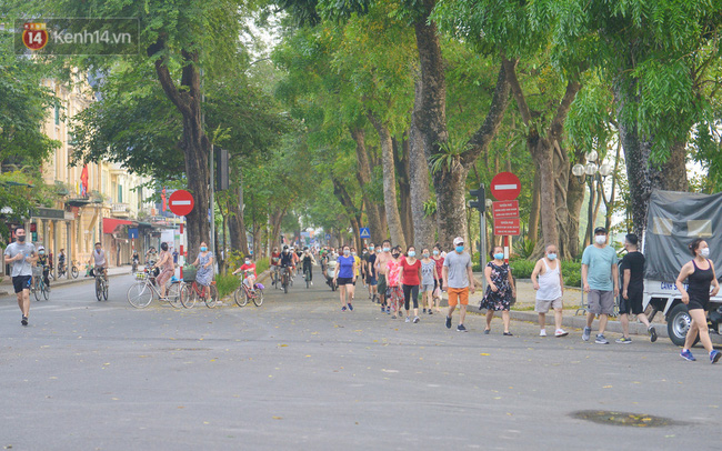 Chủ tịch Hà Nội yêu cầu không tụ tập quá 10 người nơi công cộng