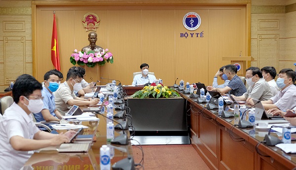 Bộ trưởng Bộ Y tế Nguyễn Thanh Long chủ trì cuộc họp tại điểm cầu Bộ Y tế chiều 07/7