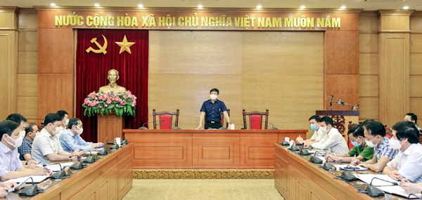Chủ tịch UBND tỉnh Lê Duy Thành phát biểu tại cuộc họp
