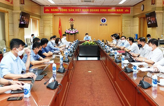 Bộ trưởng Bộ Y tế Nguyễn Thanh Long chủ trì cuộc họp với Bộ phận Thường trực đặc biệt của Bộ Y tế tại TPHCM