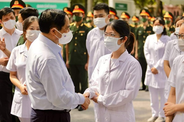 Thủ tướng Phạm Minh Chính động viên cán bộ y tế và lực lượng phòng, chống dịch