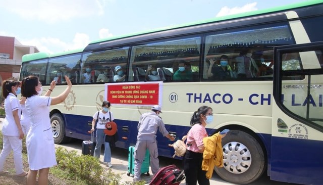 39 y, bác sĩ ở bệnh viện Đa khoa Trung ương Quảng Nam lên đường vào TP.Hồ Chí Minh.
