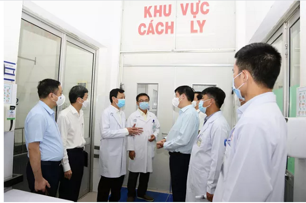 Bộ trưởng Bộ Y tế Nguyễn Thanh Long trong lần thăm, làm việc tại Bệnh viện Chợ Rẫy
