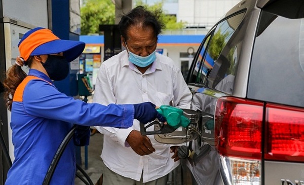 Giá xăng dầu ngày 14/7: Tăng phi mã