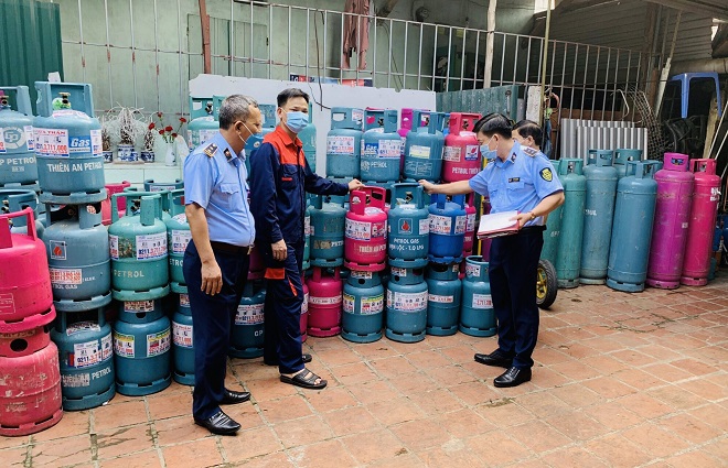 Vĩnh Phúc: Phát hiện cơ sở thu mua trái phép hàng chục vỏ LPG loại 12kg