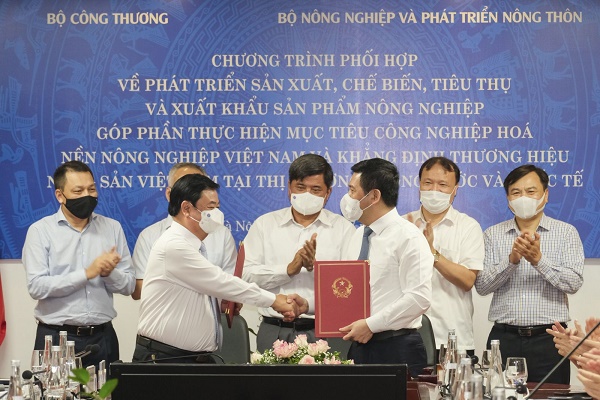 Ký kết “Chương trình phối hợp về phát triển sản xuất, chế biến, tiêu thụ và xuất khẩu sản phẩm nông nghiệp góp phần thực hiện mục tiêu công nghiệp hóa nền nông nghiệp Việt Nam và khẳng định thương hiệu nông sản Việt Nam tại thị trường trong nước và quốc tế”