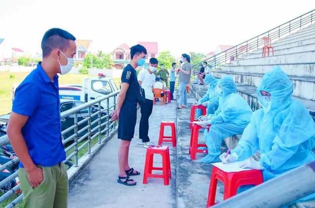 Phát hiện xe khách chở người từ vùng dịch về quê