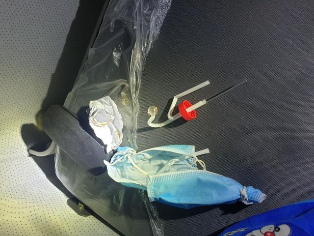 Qua kiểm tra, trên xe có nguyên bộ dụng cụ để dùng ma túy.