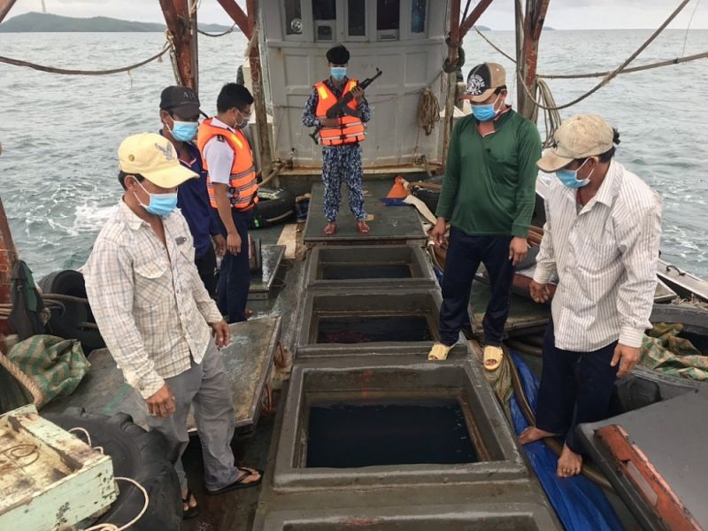 Kiên Giang: Bắt giữ tàu vận chuyển 50.000 lít dầu DO trái phép