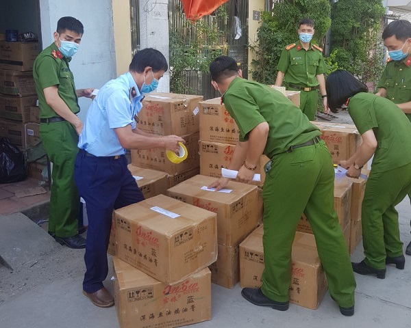 Hà Nội: Tạm giữ 11.579 sản phẩm mỹ phẩm có dấu hiệu nhập lậu