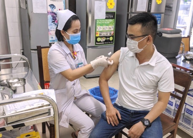 Đà Nẵng triển khai kế hoạch tiêm vắc xin với tiến độ tiêm 20.000 người/ngày