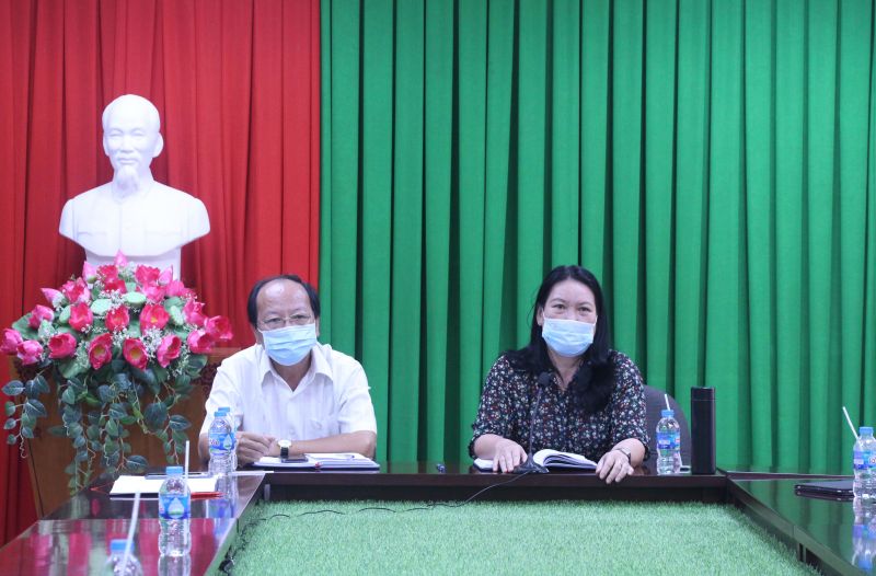Phó Chủ tịch UBND tỉnh Nguyễn Thị Bé Mười chủ trì cuộc họp trực tuyến. (Ảnh: Phương Thảo)