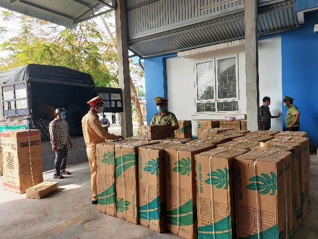 Thừa Thiên Huế: Cục Quản lý thị trường 6 tháng xử lý 682 vụ vi phạm, tổng trị giá gần 4,4 tỉ đồng