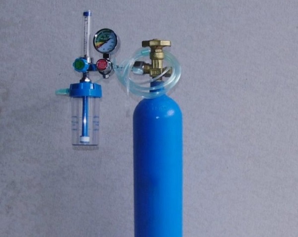 Bộ Y tế: Người dân không nên tích trữ máy thở, bình khí oxy