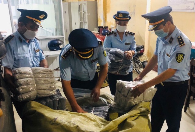 Huế: Phát hiện 1.165 sản phẩm có dấu hiệu giả mạo nhãn hiệu nổi tiếng