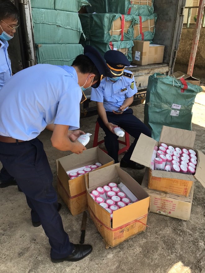 Quảng Trị: Phát hiện hàng trăm sản phẩm mỹ phẩm không rõ nguồn gốc xuất xứ