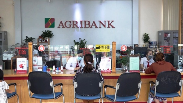 Agribank luôn đảm bảo cung ứng đủ vốn cho nền kinh tế và các dịch vụ tài chính theo nhu cầu khách hàng, hỗ trợ khách hàng cùng vượt qua khó khăn
