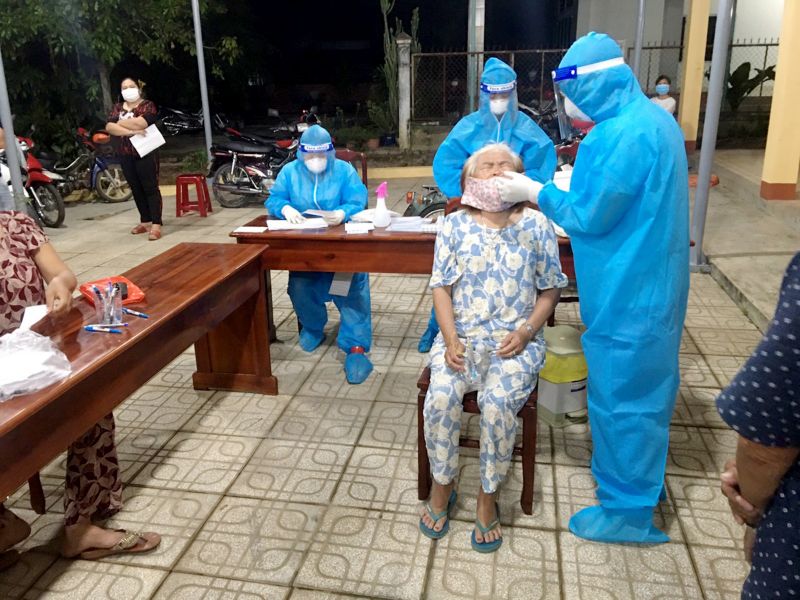 Lào Cai cử đoàn cán bộ y tế hỗ trợ tỉnh Bình Dương chống dịch