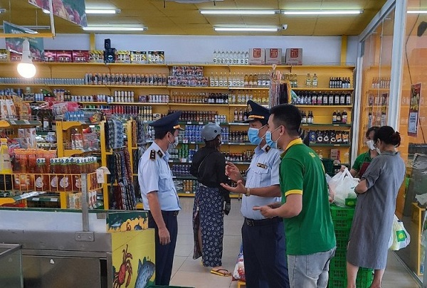 Long An: Một cửa hàng Bách Hoá Xanh bị lập biên bản do tính tiền khối lượng chênh lệch