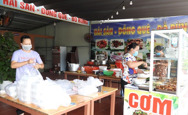 Đà Nẵng: Một ngày thực hiện biện pháp mạnh "giãn cách xã hội" vắng hẳn người dân ra đường